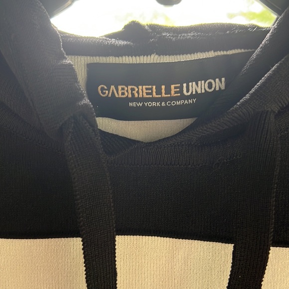 Midi bodycon dress with hood. Sporty, flirty and perfect for the spring season! - Picture 2 of 2